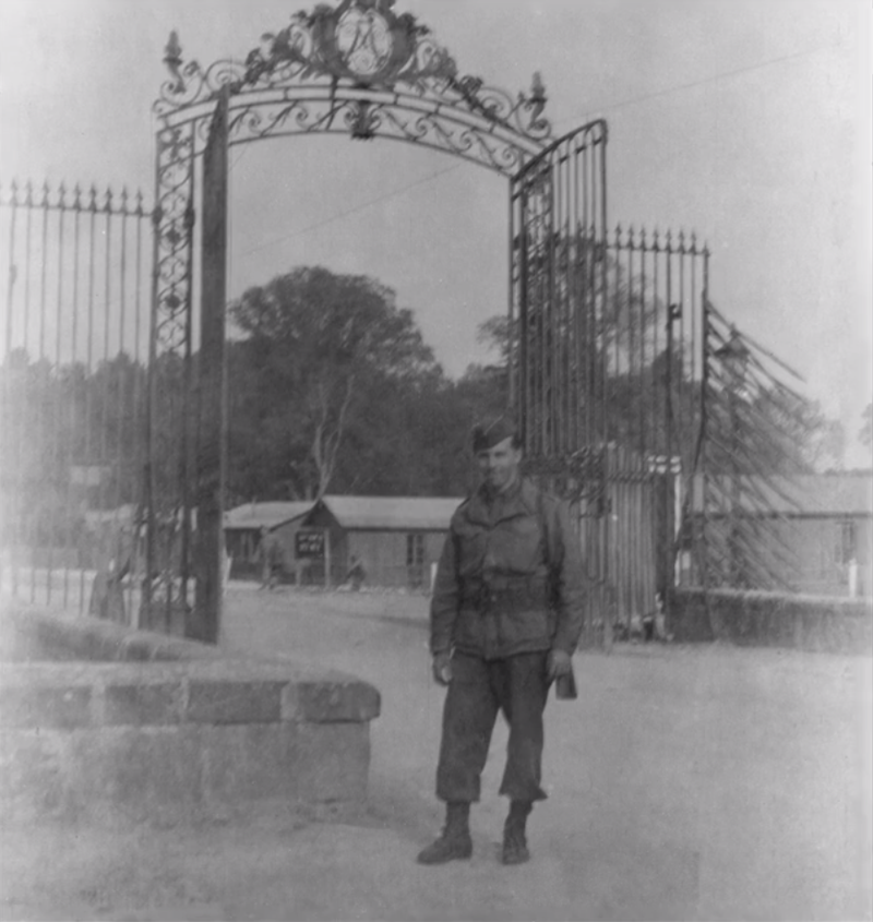 Illustration for article titled Newly discovered pictures show the everyday life of a WWII soldier